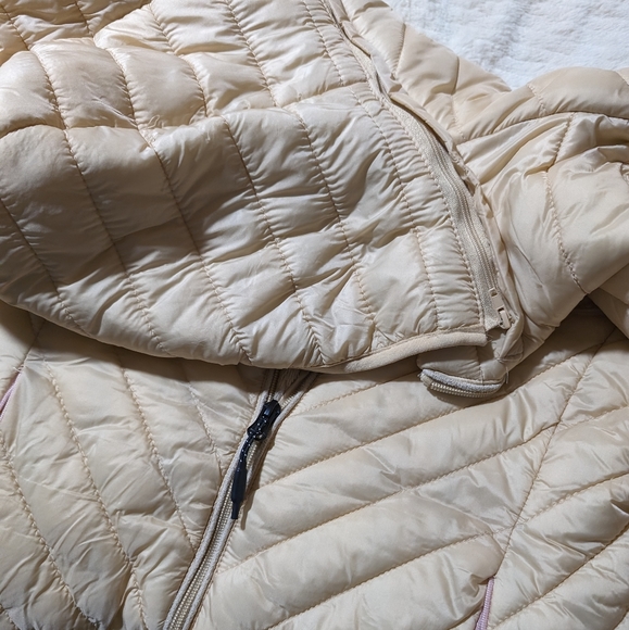Tan winter coat with zip off hood, pink pocket zippers and faux fur lining - Picture 6 of 6
